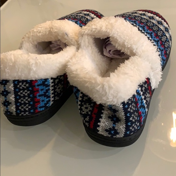 Slippers - unisex - 9/10 men’s or 11/12 ladies - Picture 2 of 4